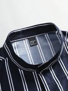 Manfinity Homme Men's Summer Striped Short Sleeve Casual Shirt, Button Up Graphic Stripe Blue Shirt - Navy Blue - View 5
