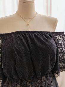 Soleia Top de línea A con textura de encaje negro para mujer de talla grande con tela semitransparente de hombros descubiertos y cintura ajustada con dobladillo de encaje, estilo de vacaciones