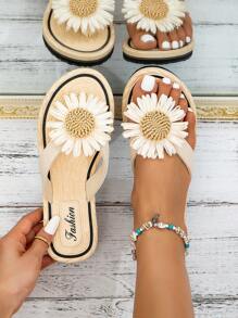 Women's Fashion White Floral Summer Shoes, Woven-Style Grass-Imitation Ladies' Flat Sandals, Casual Beach Slippers With Straw-Like Bottom And Flip-Flop Design - Beige - View 1