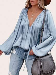Camicia elegante da donna con scollo a V, cintura anteriore a pieghe e maniche lunghe con stile raffinato