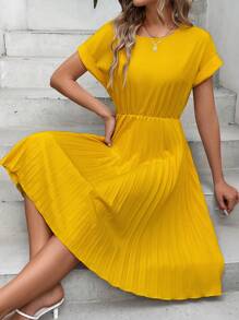 EMERY ROSE Fashionable & Elegant Pleated Short Sleeve Dress Maxi Women Outfit