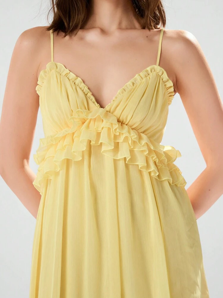 여성용 여름 실색 스파이클 움푹 패치한 어깨 비대칭 드레스, 사이드 슬릿과 프릴 디테일