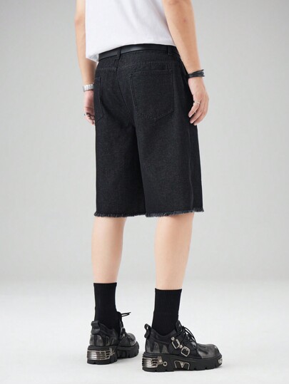 Jean Capri à bords effilochés et jambes larges de coupe ample pour hommes avec patchwork à décorations stud, mode de rue et vintage