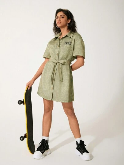 GAWX Vestido corto de unicolor con estampado gráfico de letra de artista, cintura con botones. Vestido de verano, atuendo para vacaciones, fiestas, vacaciones, cumpleaños, playa, festivales, Ibiza, vestimenta occidental