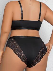 SHEIN Conjunto de ropa interior de encaje floral con diseño de parches para mujer de talla grande, que incluye un sostén y una braga - Negro - Ver 2