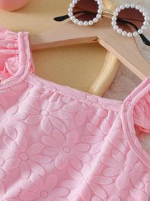 Ensemble enfant fille avec un haut fleuri à manches courtes et un short pour l'été