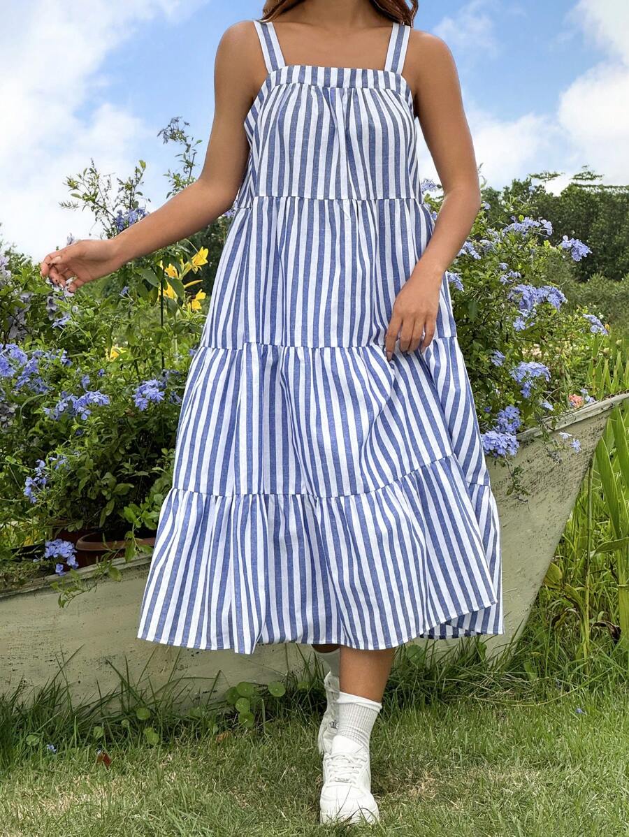 SHEIN EZwear 夏日休閒藍白條紋鬆緊A字輪廓無袖洋裝，配方形領口與寬鬆剪裁