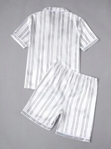 SHEIN Conjunto de ropa casual para hombre compuesto por shorts de manga corta y cardigan en dos piezas para estar en casa