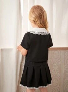 SHEIN 黑白拼接上衣和白色蕾絲下擺短褲套裝，適用於幼童女孩 - 黑與白 - 查看 2