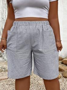SHEIN CURVE+ Gestreifte kurze Hose in großen Größen mit Taschendesign für lässige Anlässe