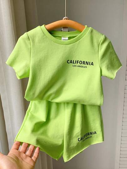 SHEIN Tween Boys Extended Size Casual Letter Printed Short Sleeve T-Shirt And Shorts Set