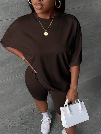 Slaydiva Music Festival Holiday Style Plus Size Women's Summer Casual Solid Color Short Sleeve Top And Shorts Set,2 Pieces Summer Outfit