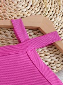 SHEIN Conjunto de vestido de estilo de vacaciones para niña joven con camisola de unicolor sin mangas y vestido corto con cintura elástica y estampado floral, verano