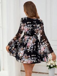 SHEIN VCAY Vacation Woven Printed V-Neck Bell Sleeve Bodycon Mini Dress For Women