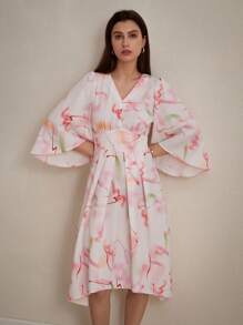 SHEIN Privé 隨機印花V領A字裙，蓬蓬袖設計，收腰腰身 - 彩色 - 查看 6