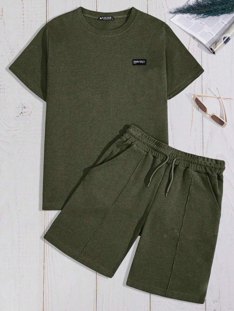 RueChic 男士經典窩格紋圓領短袖T恤和短褲休閒2件套裝,字母印花 - 軍綠色 - 查看 1