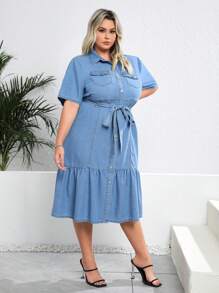 SHEIN CURVE+ Robe en jean grande taille décontractée et à la mode avec ceinture, bleu