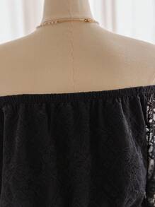 Soleia Top de línea A con textura de encaje negro para mujer de talla grande con tela semitransparente de hombros descubiertos y cintura ajustada con dobladillo de encaje, estilo de vacaciones