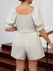 SHEIN Essnce Cộng với kích thước mùa hè thường ngày áo liền quần Ruffle Edge đơn giản - Màu be - Xem 2