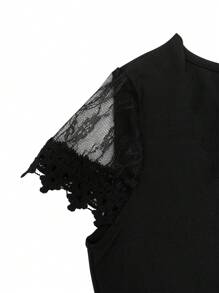 SHEIN LUNE Robe estivale extensible pour dames, encolure carrée ondulée, manches courtes avec empiècement en dentelle ajourée