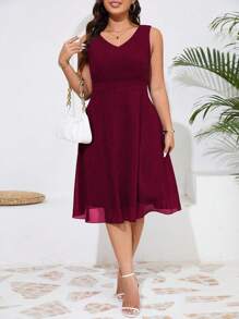 Rometta 大码纯色 V 领无袖夏季连衣裙，酒红色女装 - 酒紅色 - 查看 4