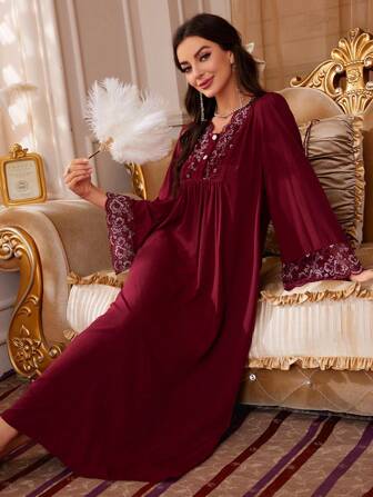 撞色花卉蕾丝荷叶袖睡衣长裙 Luxeloungewear，宽松连衣裙，秋冬舒适优雅细节