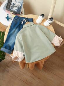 SHEIN 年轻男孩休闲二合一长袖衬衫，简单宽松的翻领，袖子上有精美的标签，时尚休闲装，适合日常外出、聚会、度假和学校纯色衬衫，适合儿童男童衬衫套装口袋青少年男童套装 - 橄欖綠 - 查看 2