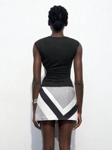 Maija 2025 Spring/Summer & Early Autumn 4th Of July/Graduation Women Black Chain Decor Cutout Waist Asymmetric Hem T-Shirt, Side Hollow & Pleated Details - Black - View 6