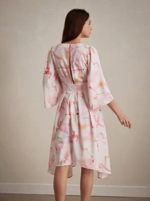 SHEIN Privé 隨機印花V領A字裙，蓬蓬袖設計，收腰腰身 - 彩色 - 查看 2