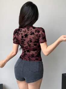 DAZY 情人节玫瑰花朵网眼花卉印花短袖上衣女式夏季透明短款上衣 - 酒紅色 - 查看 5