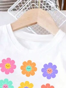 SHEIN Leap Crew Conjunto de ropa para bebé niña, conjuntos de bebé niña, ropa kawaii, dos piezas, conjunto informal y lindo de bebé niña con estampado de flor y cara sonriente en camiseta de manga corta blanca y pantalones cortos de color púrpura claro, adecuado para primavera/verano - Multicolor - Ver 3