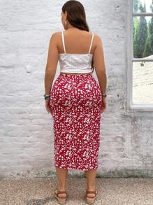 SHEIN VCAY Falda de vacaciones de talla grande con cintura elástica, abertura lateral y camisola de unicolor, 2 piezas/set, con flores pequeñas