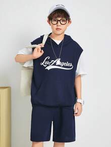 Ensemble pour garçons décontracté style coréen avec débardeur à capuche imprimé de lettres, shorts et t-shirt à col rond et à manches courtes. Tenue tricotée trois pièces pour enfants/tweens - bleu indigo - Voir 4