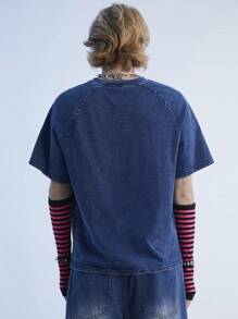 Manfinity Denimwave Camisa de mezclilla de manga corta y ajuste holgado con lavado decolorado de copos de nieve en azul mediano para hombre con estilo callejero retro Y2K