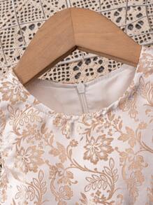 Vestido de verano sin mangas para bebé niña con Jacquard floral, cuello redondo, dobladillo de malla y parche de tela.