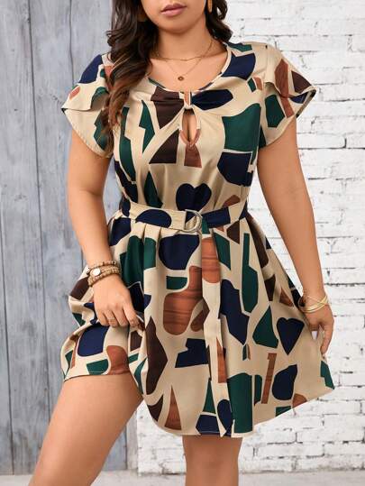 SHEIN Frenchy Vestido de verano informal con estampado geométrico, cuello redondo y mangas de pétalo para mujer de talla grande