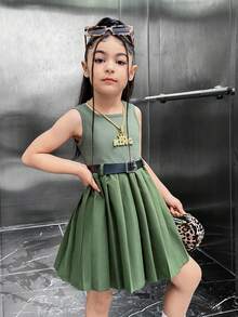 SHEIN Explorewe Młoda dziewczyna fajna, plisowana, wojskowa, zielona sukienka bez rękawów z paskiem