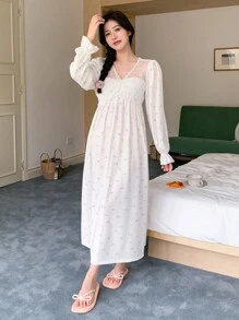 DAZY 浪漫花卉撞色蕾丝荷叶边袖下摆长袖睡裙睡衣