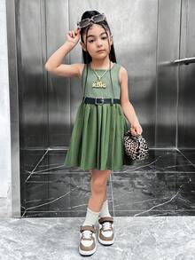 SHEIN Explorewe Młoda dziewczyna fajna, plisowana, wojskowa, zielona sukienka bez rękawów z paskiem