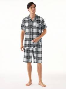 Conjunto de ropa casual para hombre con camisa de cuadros de manga corta de un solo botón y pantalón corto para estar en casa
