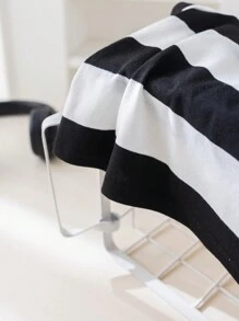SHEIN Black And White Striped Color Block Round Neck Short Sleeve T-Shirt For Baby Boy Or Baby Girl,Suitable For Summer Outdoors, Home, Vacation Or Beachwear