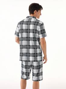 Conjunto de ropa casual para hombre con camisa de cuadros de manga corta de un solo botón y pantalón corto para estar en casa