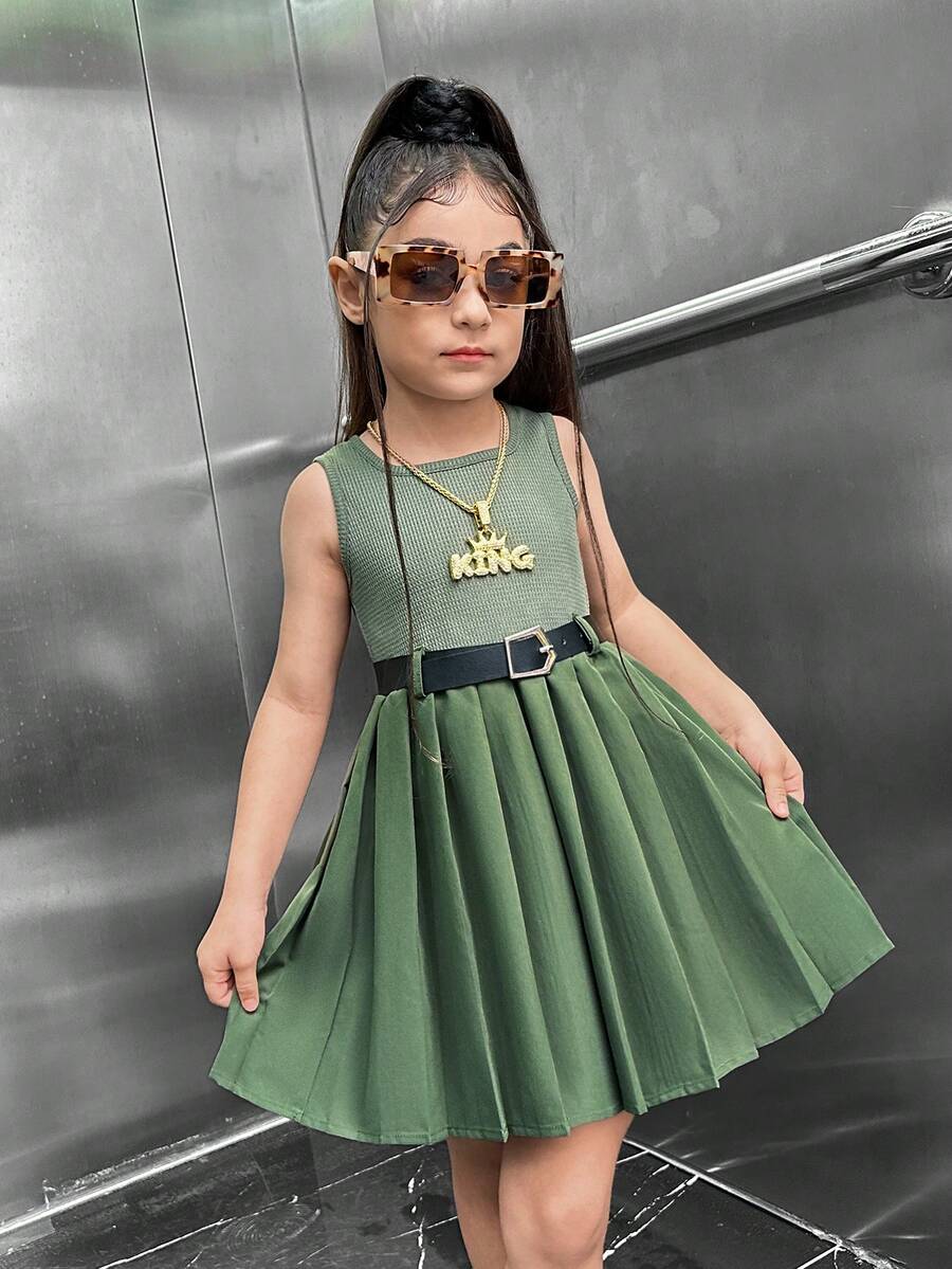 SHEIN Explorewe Młoda dziewczyna fajna, plisowana, wojskowa, zielona sukienka bez rękawów z paskiem