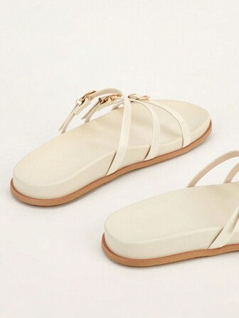Casual White Metal Buckle Flat Sandals/Slippers For Beach Vacation