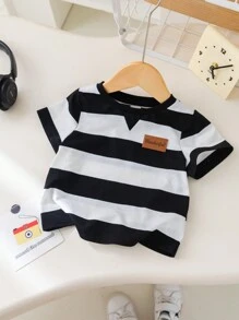 SHEIN Black And White Striped Color Block Round Neck Short Sleeve T-Shirt For Baby Boy Or Baby Girl,Suitable For Summer Outdoors, Home, Vacation Or Beachwear