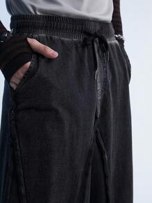 Manfinity EMRG Y2K Retro Street Men Black Denim Distressed Snow Washed JORTS