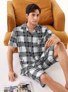 Conjunto de ropa casual para hombre con camisa de cuadros de manga corta de un solo botón y pantalón corto para estar en casa
