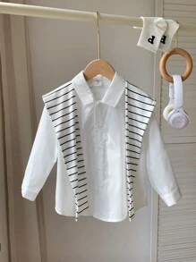 SHEIN 2入組年輕男孩休閒條紋披肩和鬆身白色襯衫，具有翻領，適合旅行或學校，全年適用 - 白色 - 查看 3