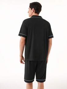 Conjunto de ropa de hogar para hombre que incluye camisa de manga corta con bloques de color y shorts - Negro - Ver 2