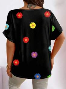 SHEIN LUNE Plus Size Women's Daisy Print Casual V-Neck T-Shirt